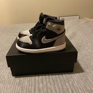 Nike Air Jordan 1 Retro High OG Black/Medium Grey/ White. Toddler Size 7C